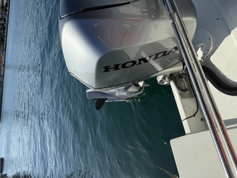 Louer Bateau à moteur avec ou sans skipper Jeanneau à Toulon