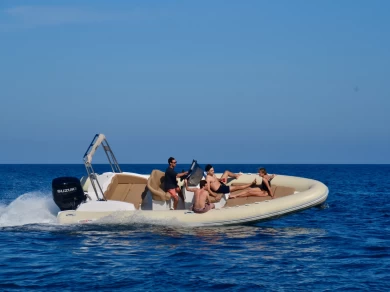 Noleggiare una Hydrosport 737 a Alcúdia