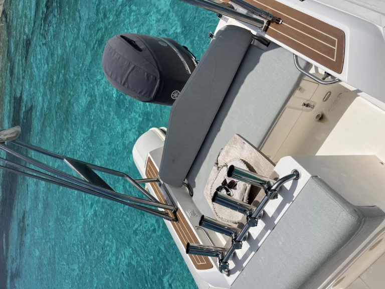 Semi-rigide à louer à Saint-Florent au meilleur prix