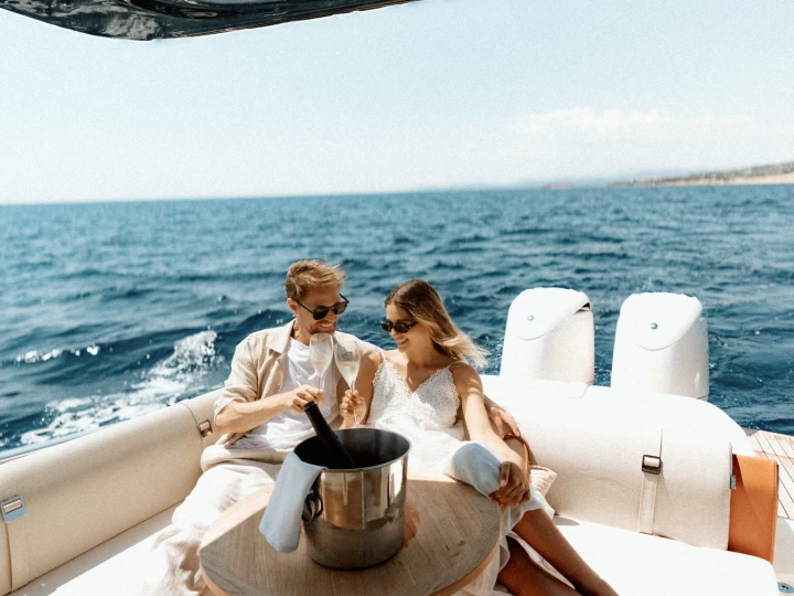 Location bateau Invictus  Invictus GT 280s à Chalcidique sur Samboat