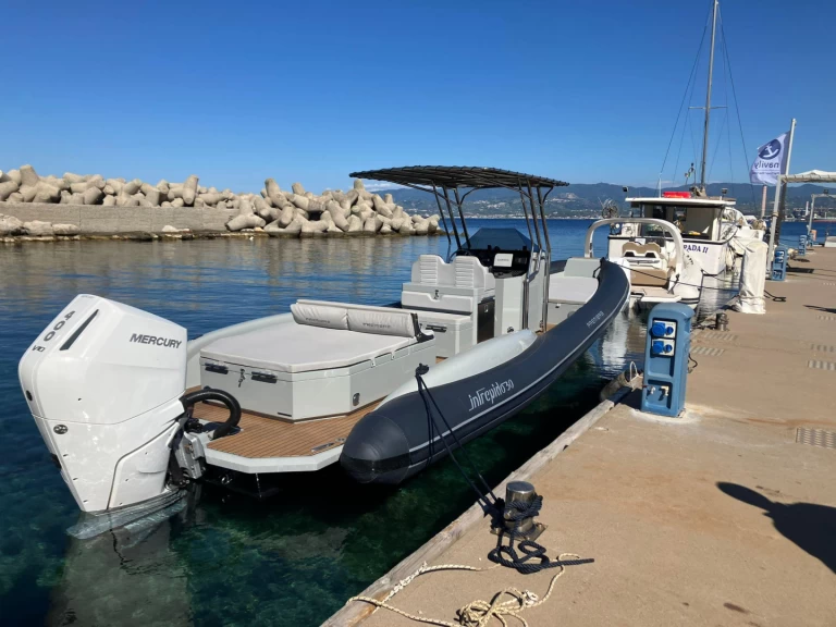 Louez un Premiere Intrepido  à Santa Marina Salina