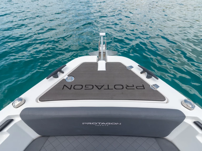 Location Bateau à moteur Protagon avec permis