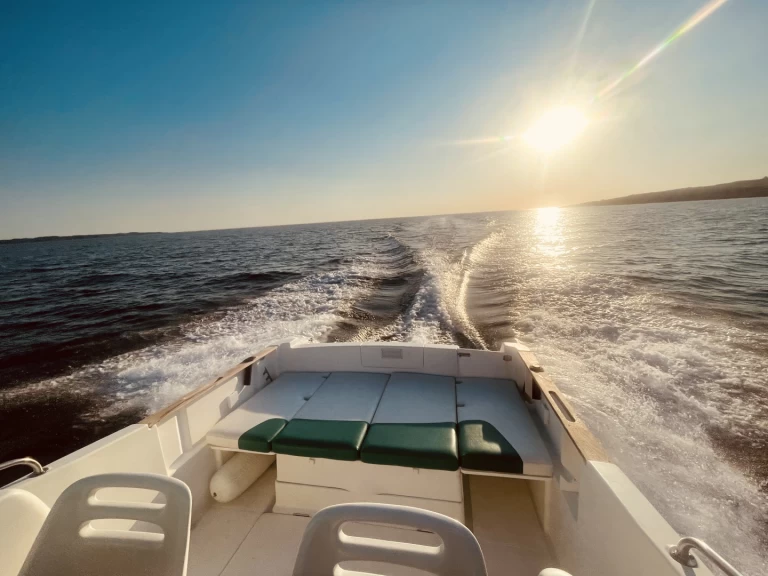 Bateau à moteur à louer à Larmor-Plage au meilleur prix