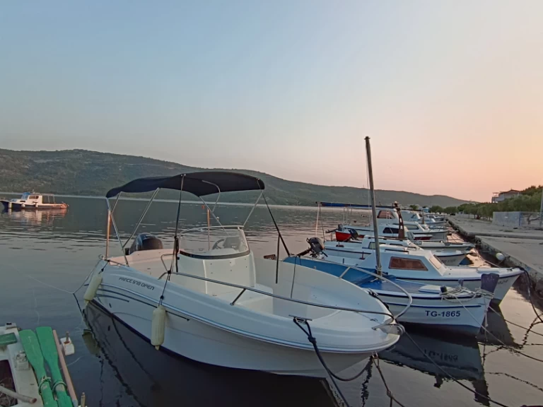 Location Bateau à moteur AM Yacht avec permis