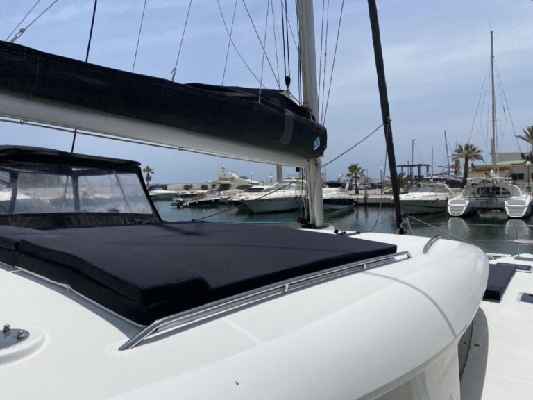 Louer Catamaran avec ou sans skipper Lagoon à La Savina