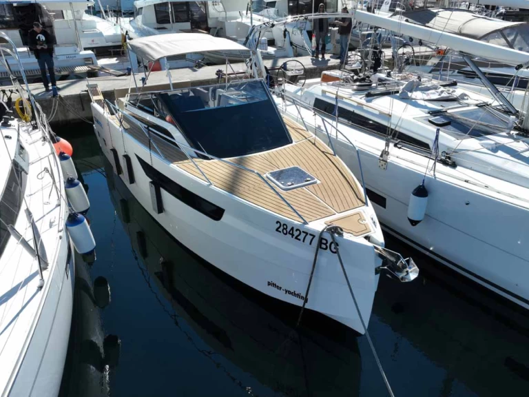Bateau à moteur à louer à Biograd na Moru au meilleur prix