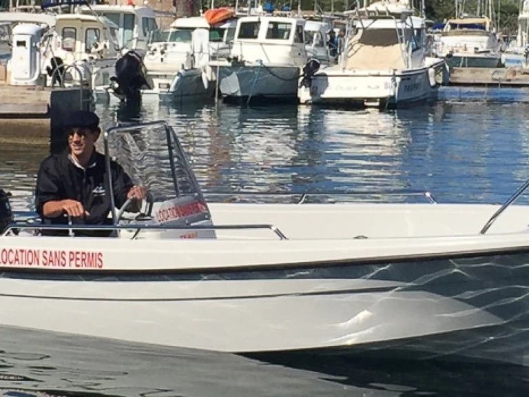 Bateau à moteur à louer à Galéria au meilleur prix