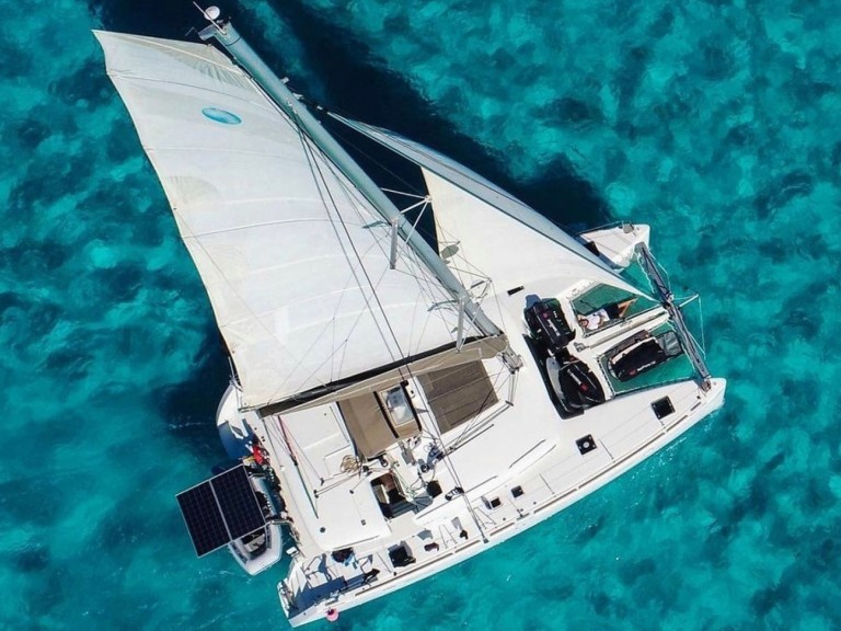 Catamaran à louer à Santa Eulària des Riu au meilleur prix
