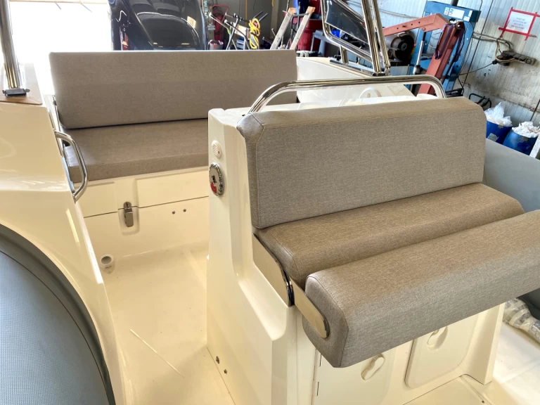 Louer Semi-rigide avec ou sans skipper Capelli à Saint-Cyprien