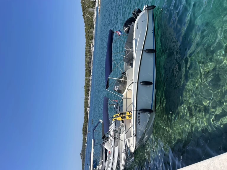 Location bateau Rogoznica pas cher Activ 675 Open