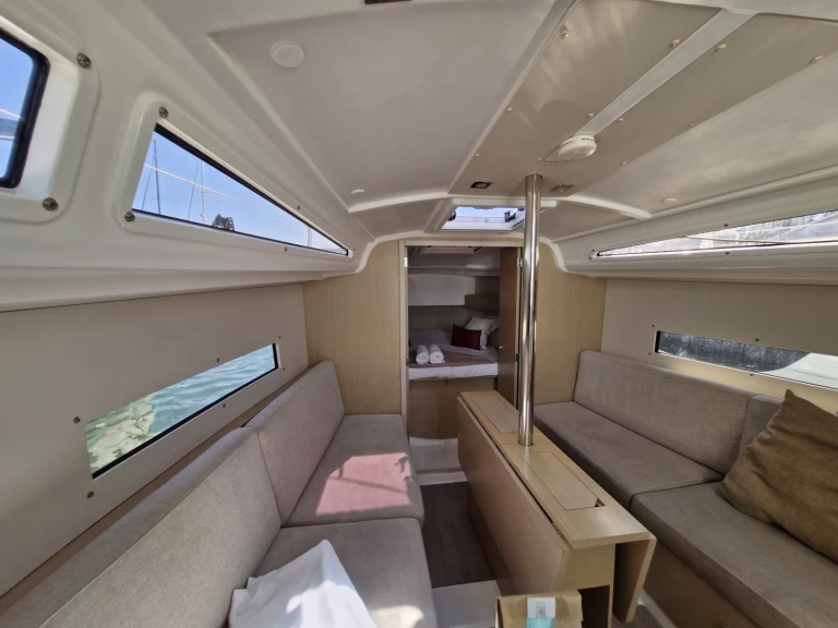 Bénéteau Oceanis 30.1 a louer à Barcelone