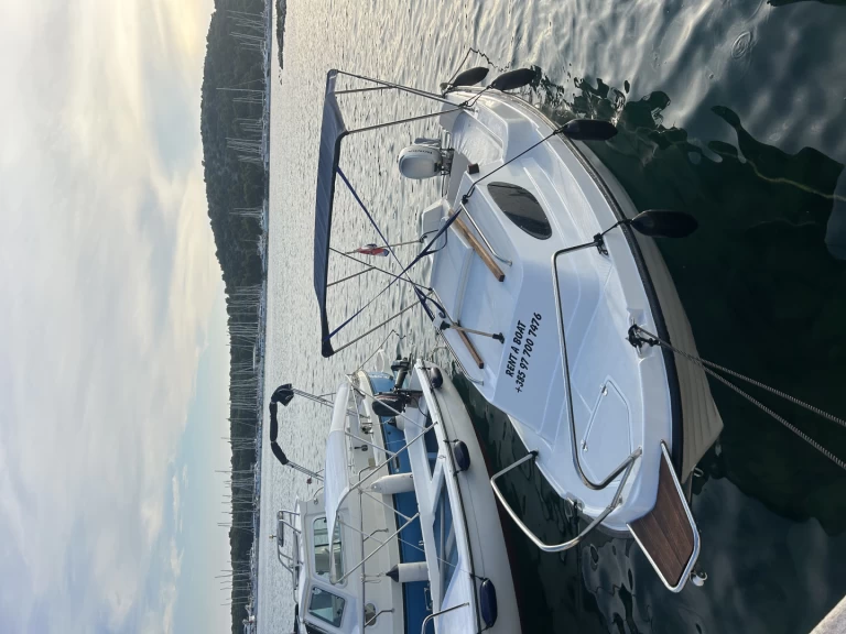 Bateau à moteur à louer à Rogoznica au meilleur prix