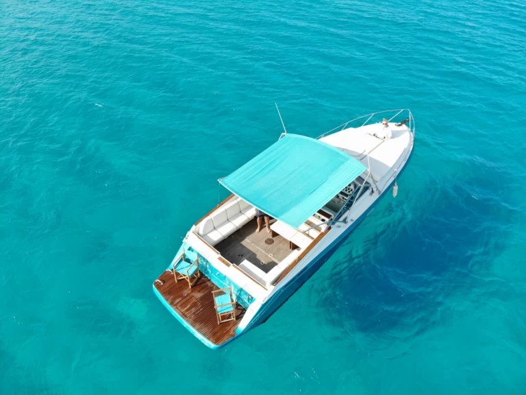 Bateau à moteur à louer à Port Mahon au meilleur prix