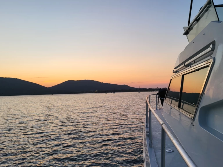 Bateau à moteur à louer à Porto di Fertilia au meilleur prix