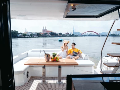 Prestige Prestige 590 charter bareboat or captained in  Phường Hiệp Bình Phước