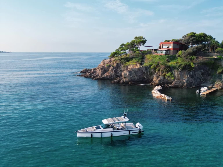 Bateau à moteur à louer à Port du Lavandou au meilleur prix