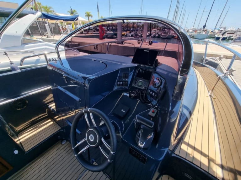 Location Bateau à moteur à Six-Fours-les-Plages - Moonday yacht 780 WA