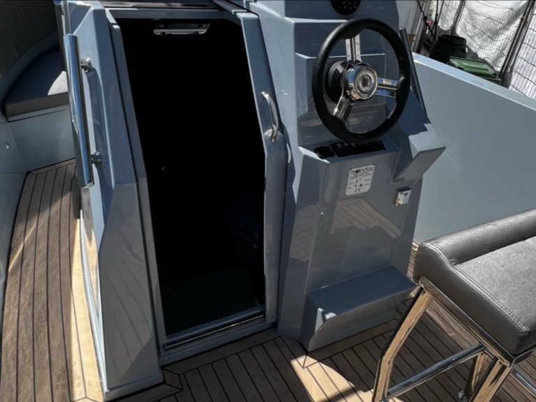 Moonday yacht Matrix 655 a louer à Six-Fours-les-Plages