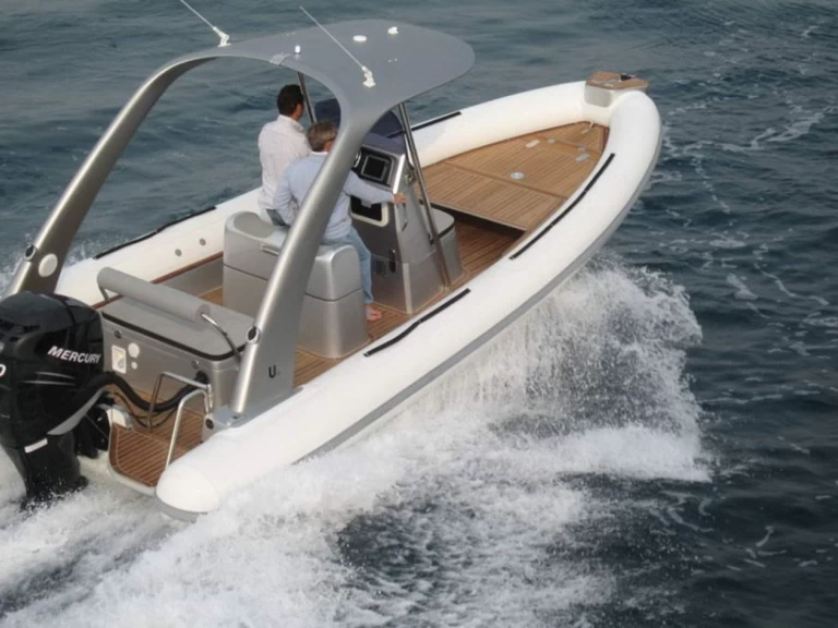 Location Semi-rigide Ufo avec permis