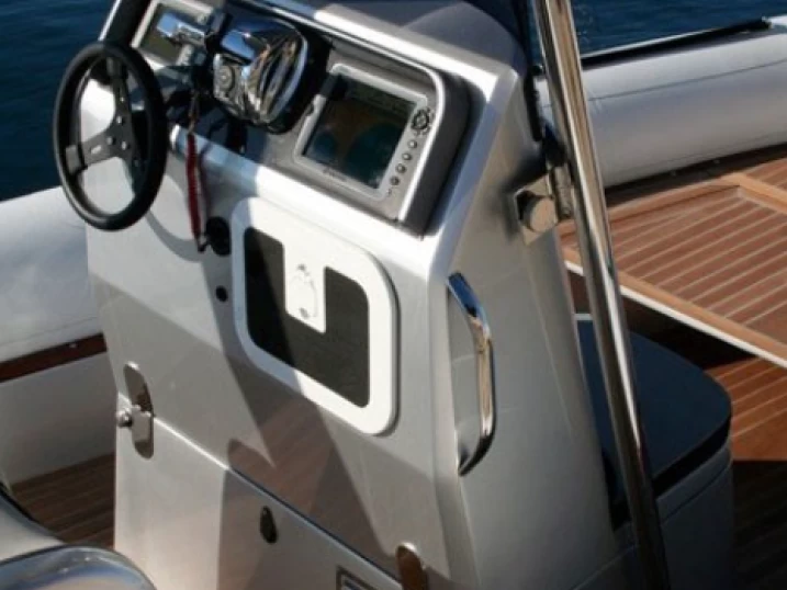 Semi-rigide à louer à Six-Fours-les-Plages au meilleur prix