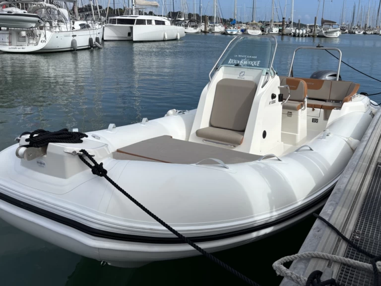 Location bateau Zodiac Medline 6.8 à La Trinité-sur-Mer sur Samboat