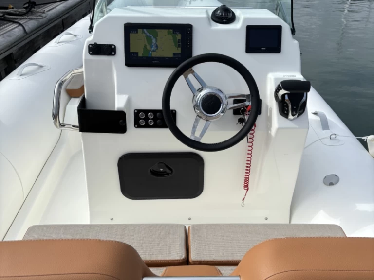 Louer Semi-rigide avec ou sans skipper Zodiac à La Trinité-sur-Mer