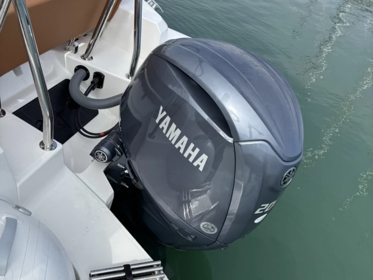 Zodiac Medline 6.8 a louer à La Trinité-sur-Mer