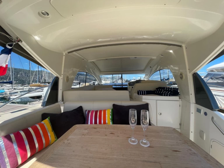 Location bateau Port de Saint Jean Cap Ferrat pas cher Prestige 38 S