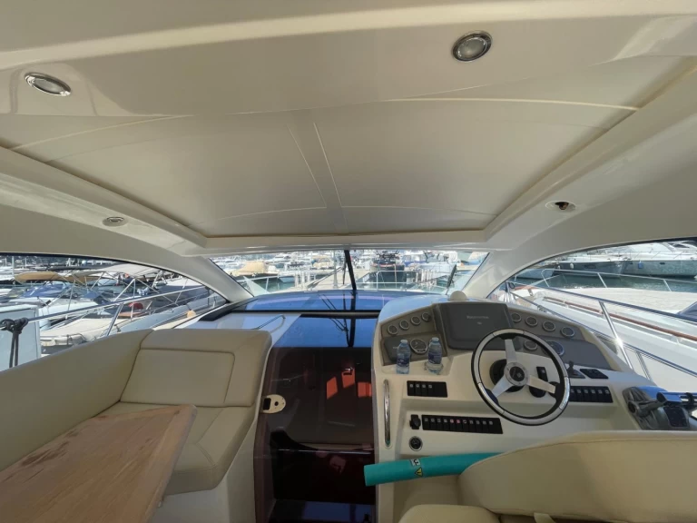 Louer Bateau à moteur avec ou sans skipper Jeanneau à Port de Saint Jean Cap Ferrat