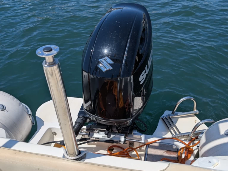 Location bateau Hyères pas cher NJ 700