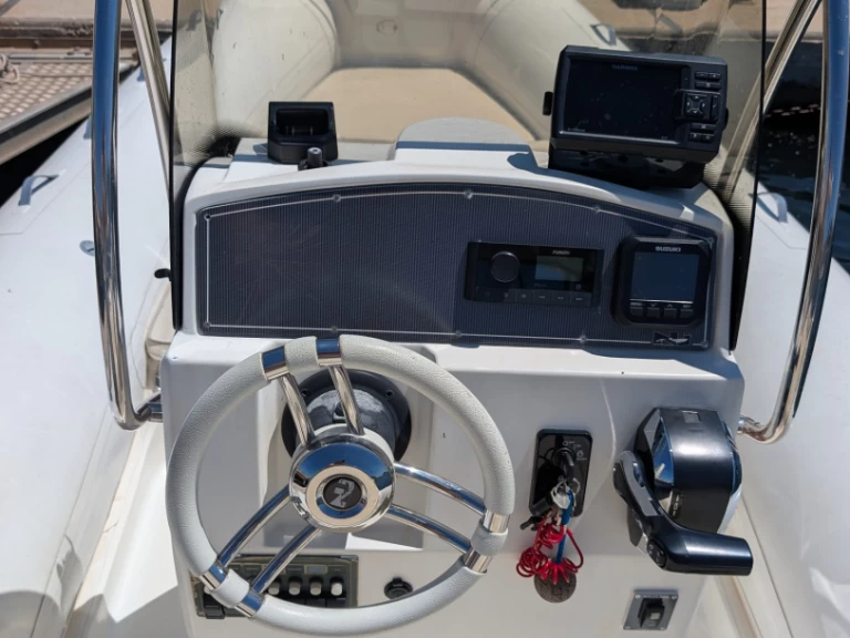 Louez un Nuova Jolly NJ 700 à Hyères