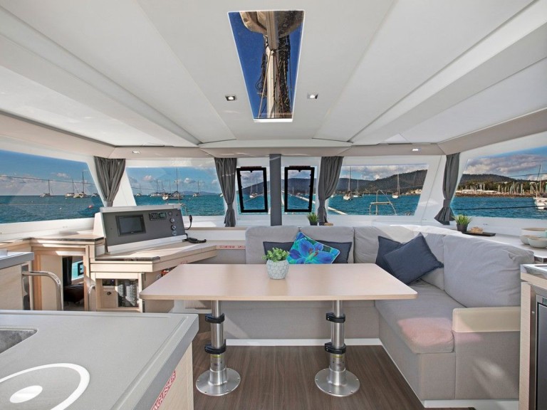 Louez un Fountaine Pajot Lucia 40 à Ligia