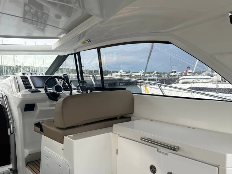 Location bateau Jeanneau Leader 40 à Pula sur Samboat