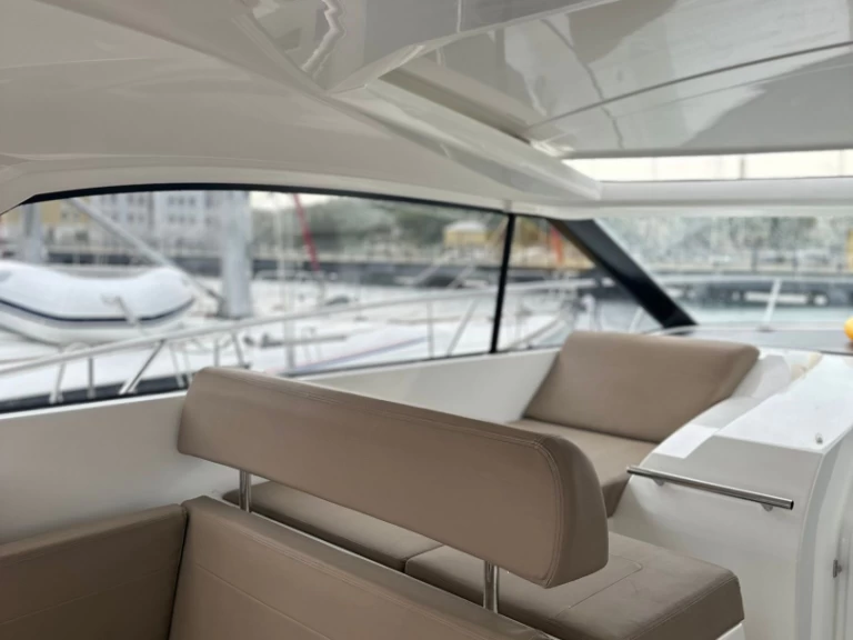 Location Bateau à moteur Jeanneau avec permis