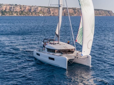 Noleggio Catamarano Lagoon con patente nautica