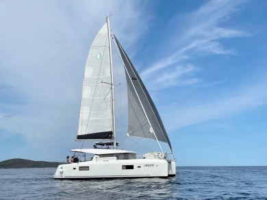 Lagoon Lagoon 42 charter bareboat eller skeppad i Piombino