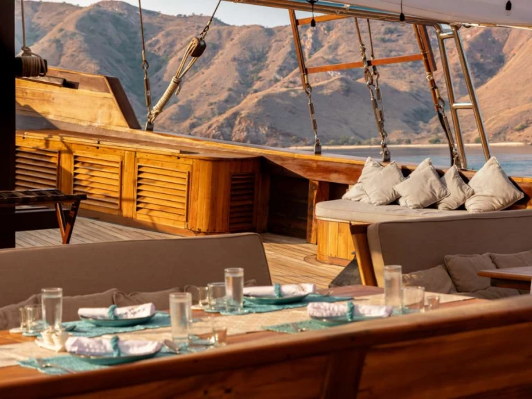 Location bateau Sorong pas cher Prana by Atzaro