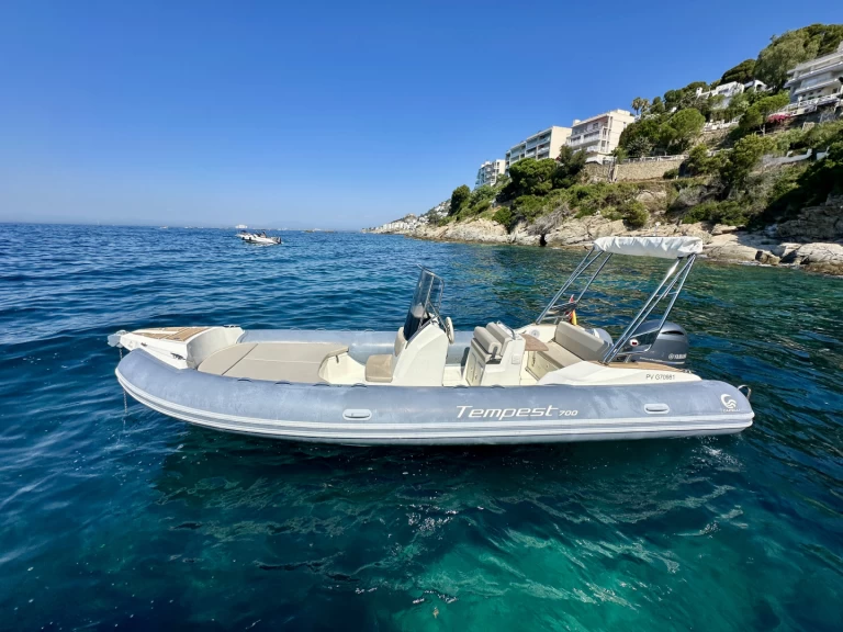 Louez un Capelli Tempest 700 à Roses