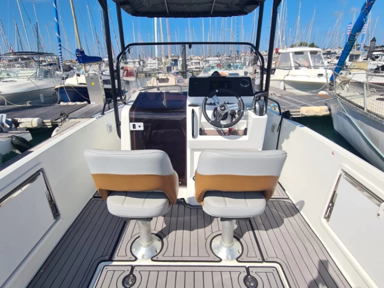 Bénéteau Flyer 7 SPACEdeck a louer à Les Sables-d'Olonne