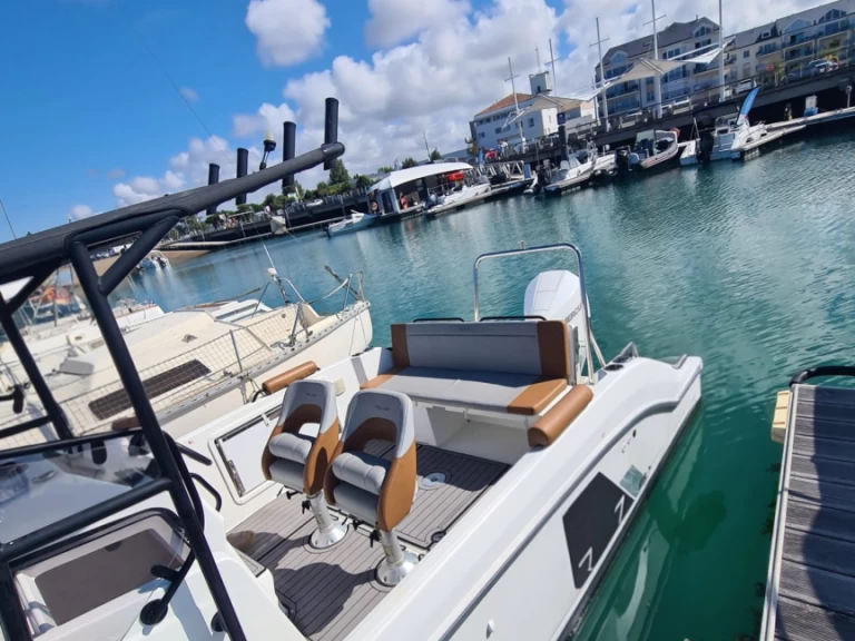 Location bateau Bénéteau Flyer 7 SPACEdeck à Les Sables-d'Olonne sur Samboat