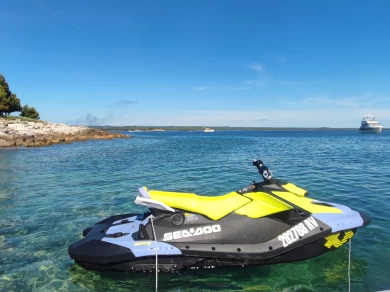 Boat rental Sealine Spark  in Rovinj on Samboat