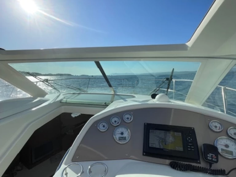 Location Bateau à moteur à Six-Fours-les-Plages - Jeanneau Prestige 30 S