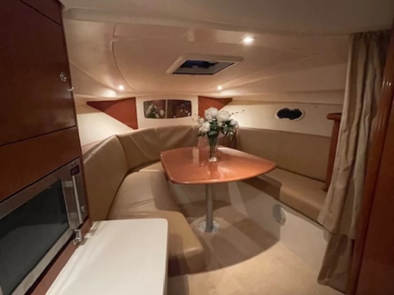 Location bateau Jeanneau Prestige 30 S à Six-Fours-les-Plages sur Samboat