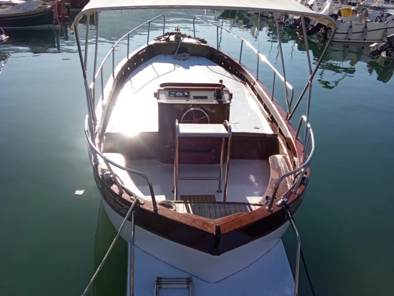 Location Bateau à moteur Marine avec permis