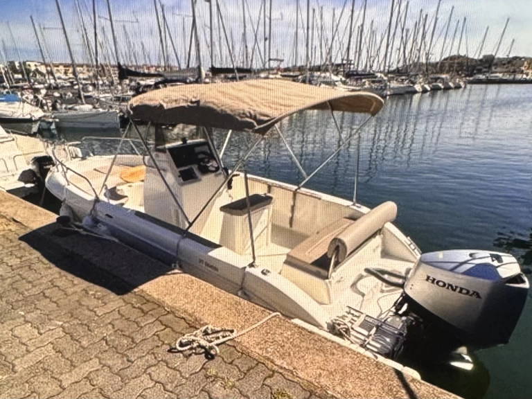 Bateau à moteur à louer à Le Cap d'Agde au meilleur prix