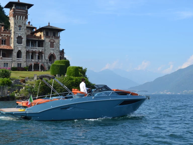 Louer Bateau à moteur avec ou sans skipper Cranchi à Menaggio