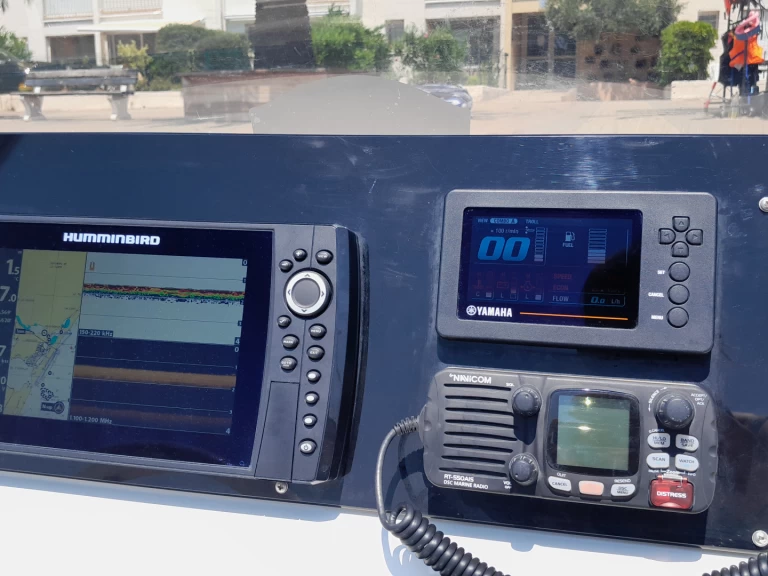 Location Semi-rigide à Gruissan - Capelli Tempest 700