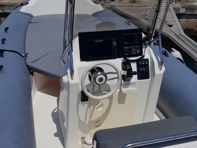 Location Semi-rigide Capelli avec permis