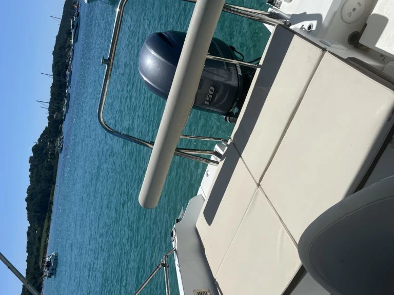 Louer Bateau à moteur avec ou sans skipper Bénéteau à Hyères