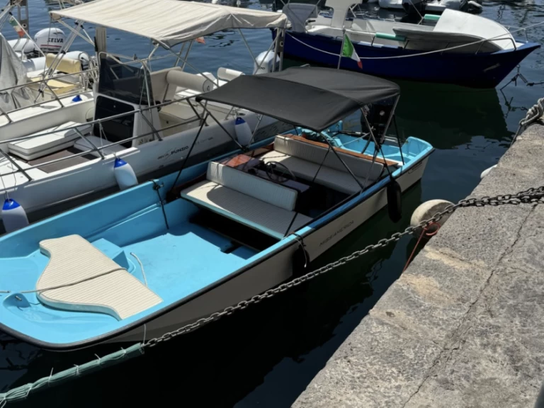 Louez un Boston Whaler Boston Whaler 17 à Aci Trezza